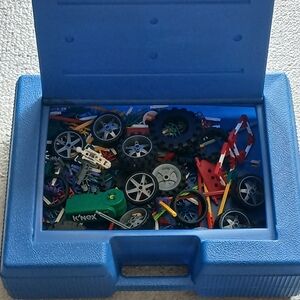 Vntg 97 KNEX Building Construction Parts & Pieces Bundle With Blue Csrry Case